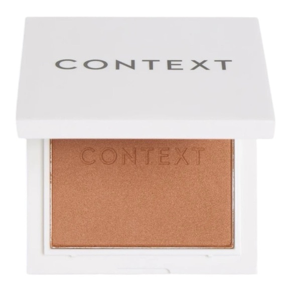 Context Matte Bronzer in Undisputed Light Bronze - Picture 2 of 3